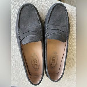 Tod’s driving moccasin, grey suede, size 37.5